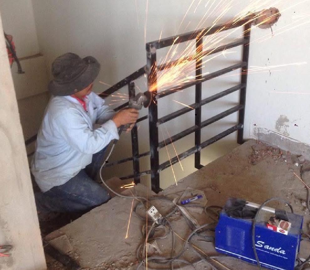 Sửa cầu thang sắt tại Hà Nội – Hàn lại tay vịn, lan can và khung đỡ