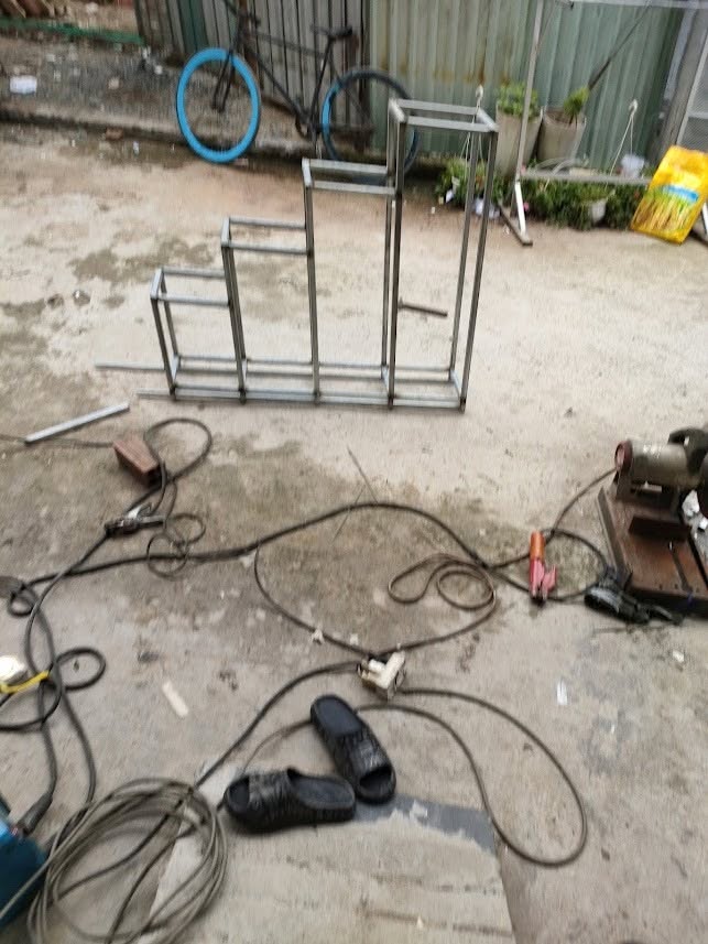Sửa giàn phơi sắt, kệ để đồ tại Hà Nội – Hàn gãy khung, thanh treo và mối nối